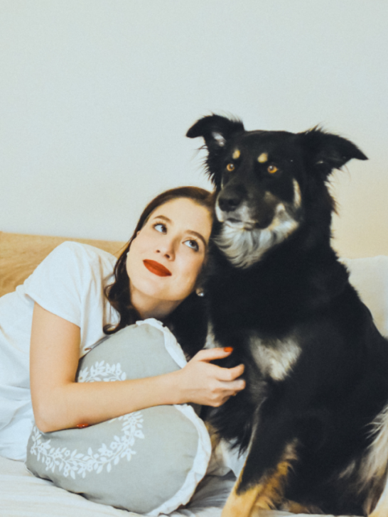 cropped-Girl-playing-with-her-black-dog-ee220715.png